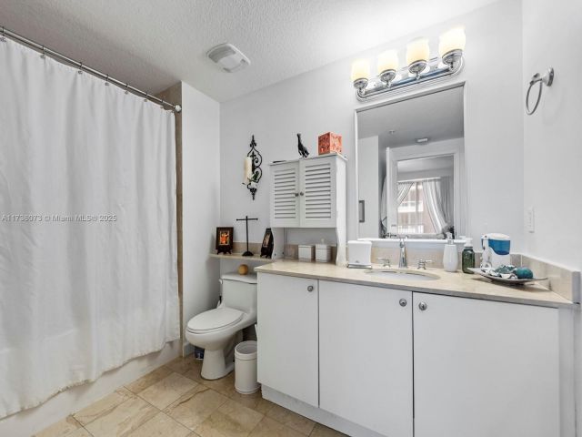 Apartment for sale  Unit #1801 - photo 5619844