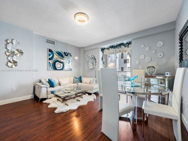 Apartment for sale  Unit #1801 - photo 5619846