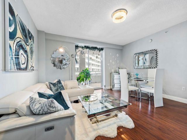 Apartment for sale  Unit #1801 - photo 5619847