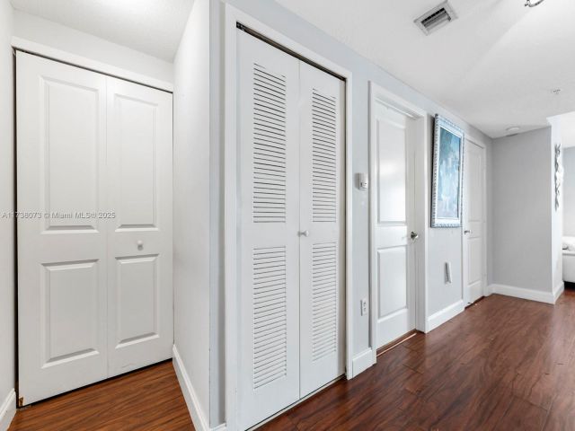 Apartment for sale  Unit #1801 - photo 5619851