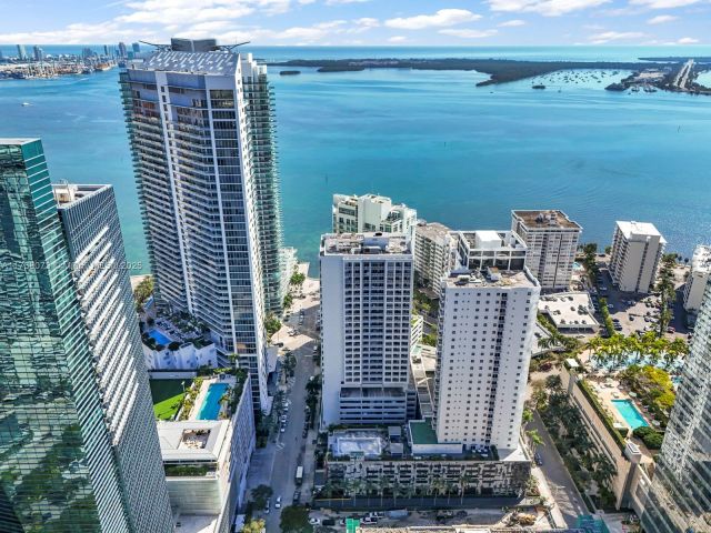 Apartment for sale  Unit #1801 - photo 5619853