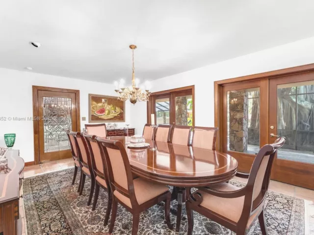 7-bedroom home for sale in Coral Gables - 9490 Old Cutler Ln - MondialRealty