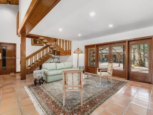 7-bedroom home for sale in Coral Gables - 9490 Old Cutler Ln - MondialRealty