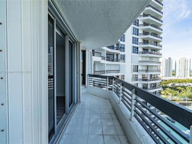 Apartment for sale  Unit #1513 - photo 5689747