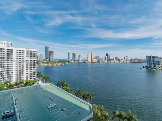 2-bedroom condo for sale in Aventura - 3530 Mystic Pointe Dr 1513 - MondialRealty