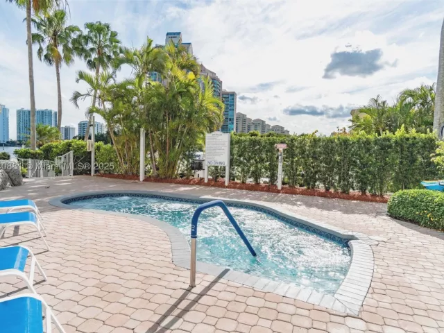 2-bedroom condo for sale in Aventura - 3530 Mystic Pointe Dr 1513 - MondialRealty