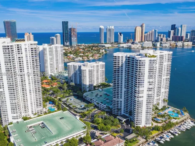 2-bedroom condo for sale in Aventura - 3530 Mystic Pointe Dr 1513 - MondialRealty