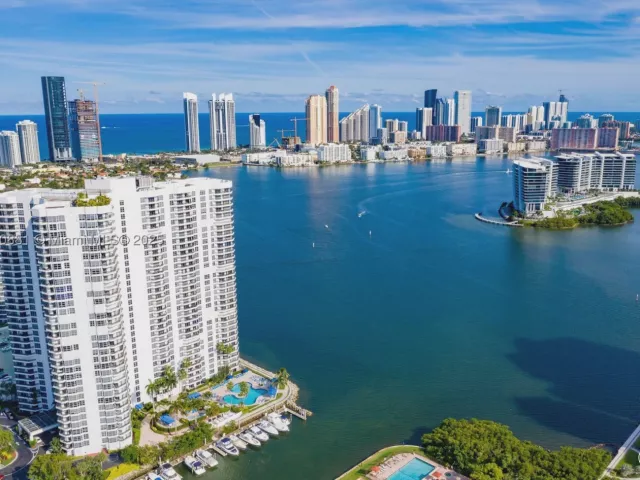 2-bedroom condo for sale in Aventura - 3530 Mystic Pointe Dr 1513 - MondialRealty