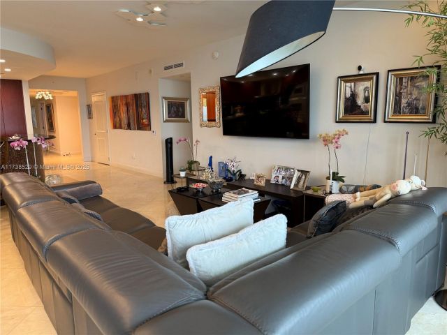 Apartment for rent  Unit #1102 - photo 6151196