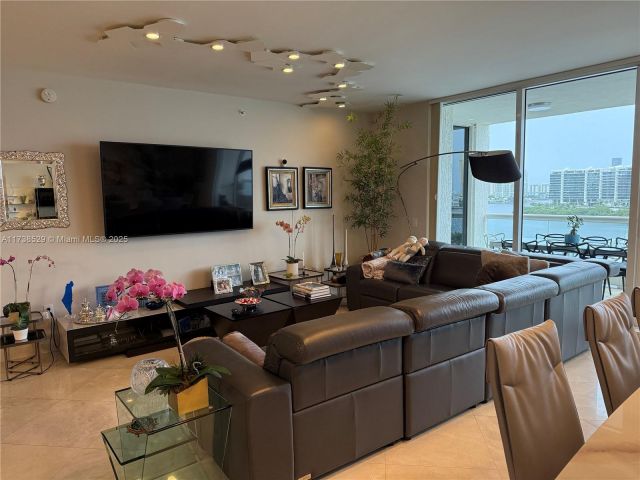 Apartment for rent  Unit #1102 - photo 6151201