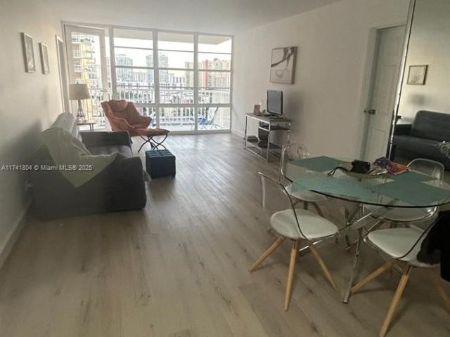 Apartment for sale  Unit #1407 - photo 5669170