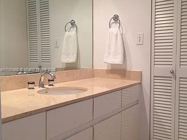 Apartment for rent  Unit #600 - photo 5625187