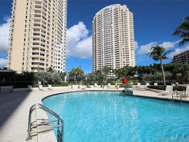 Apartment for rent  Unit #600 - photo 5625195