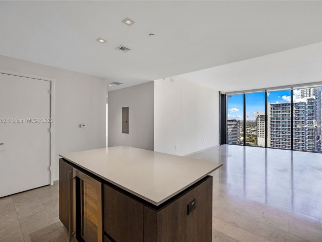 Apartment for sale  Unit #2010 - photo 5608437