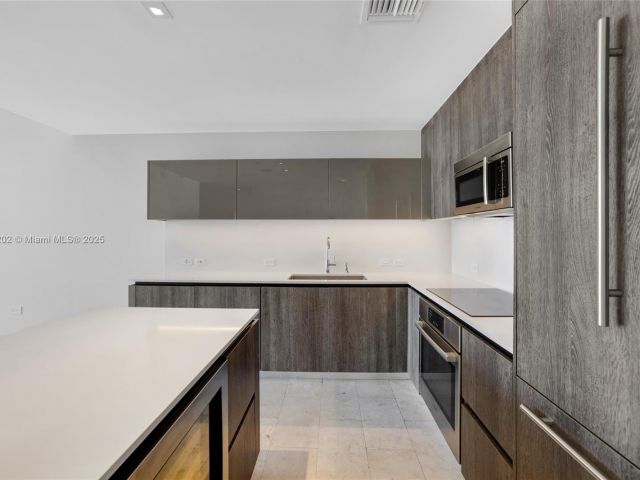 Apartment for sale  Unit #2010 - photo 5608438