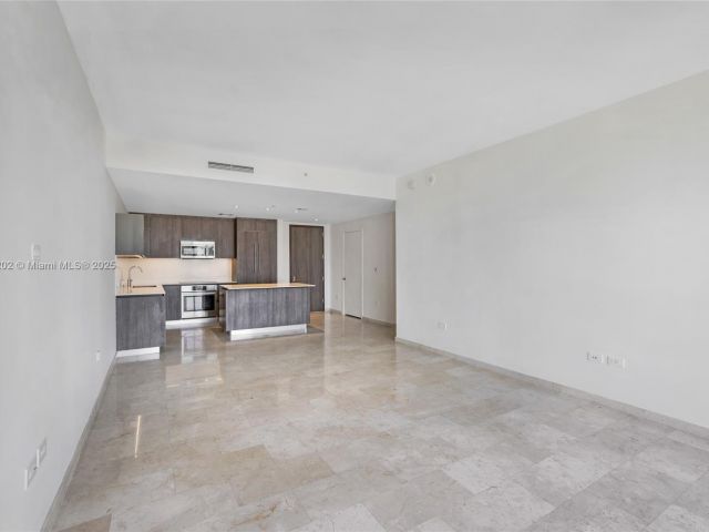 Apartment for sale  Unit #2010 - photo 5608439