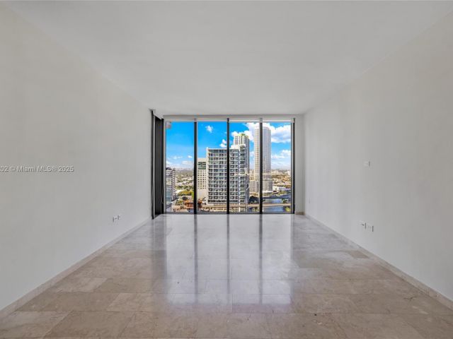 Apartment for sale  Unit #2010 - photo 5608441