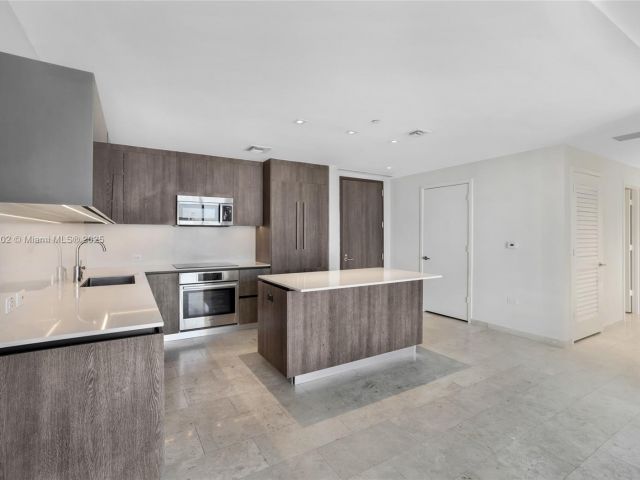 Apartment for sale  Unit #2010 - photo 5608443