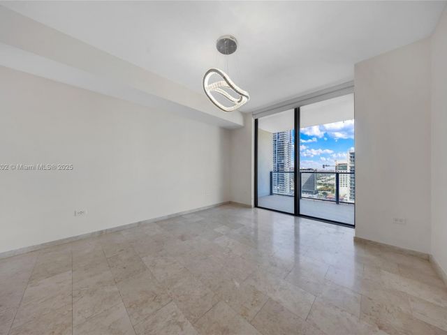 Apartment for sale  Unit #2010 - photo 5608445