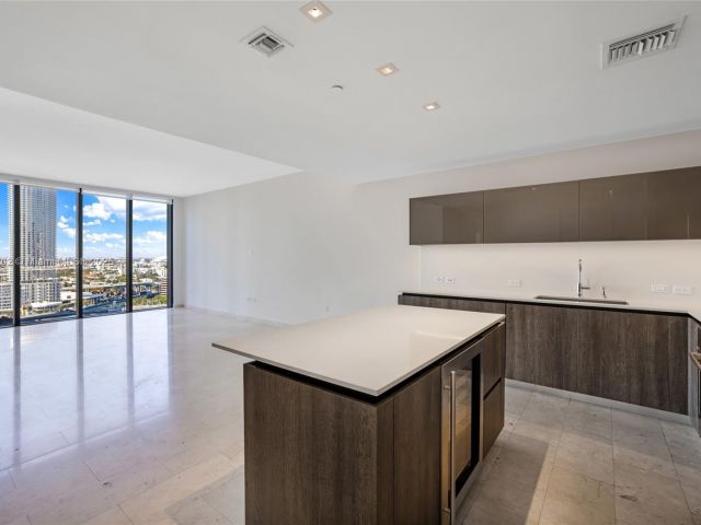 Apartment for sale  Unit #2010 - photo 5608453