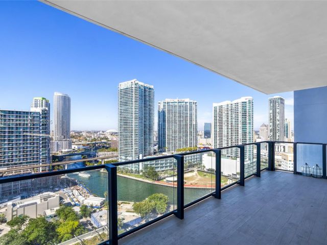 Apartment for sale  Unit #2010 - photo 5608455