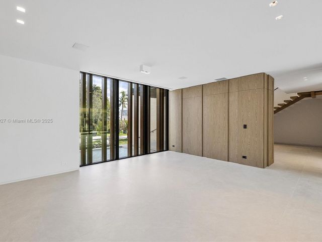 Home for sale at 960 Mariner Dr - photo 5573977