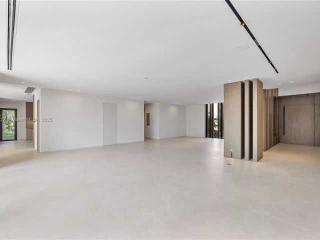 Home for sale at 960 Mariner Dr - photo 5573978