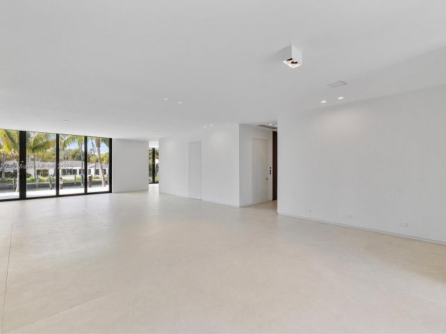 Home for sale at 960 Mariner Dr - photo 5573979