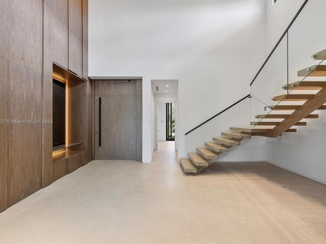 Home for sale at 960 Mariner Dr - photo 5573981