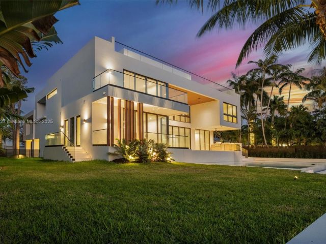 Home for sale at 960 Mariner Dr - photo 5573986