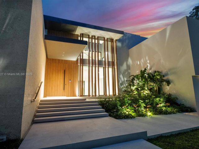 Home for sale at 960 Mariner Dr - photo 5573988