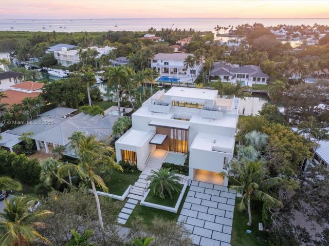 Home for sale at 960 Mariner Dr - photo 5573989