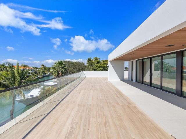 Home for sale at 960 Mariner Dr - photo 5573991