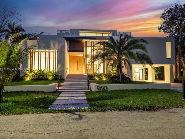 Home for sale at 960 Mariner Dr - photo 5573994