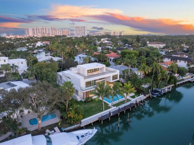 Home for sale at 960 Mariner Dr - photo 5573995