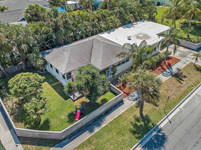 Home for sale at 400 45th St - photo 5747876