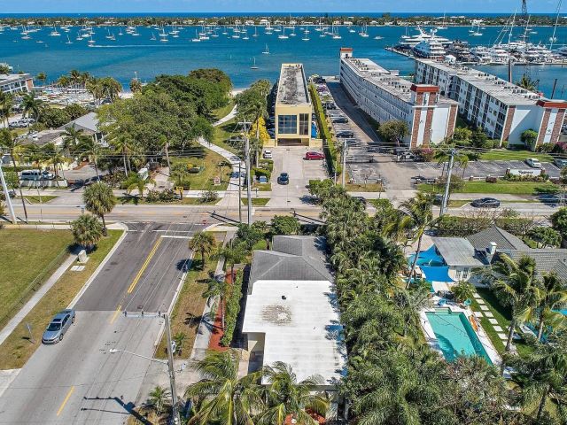 Home for sale at 400 45th St - photo 5747878