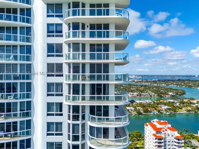 3-bedroom condo for sale in Miami Beach - 6365 Collins Ave 3801 - MondialRealty