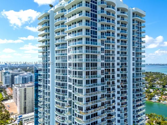 3-bedroom condo for sale in Miami Beach - 6365 Collins Ave 3801 - MondialRealty