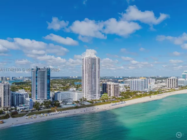 3-bedroom condo for sale in Miami Beach - 6365 Collins Ave 3801 - MondialRealty