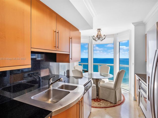 Apartment for sale  Unit #3801 - photo 6680259