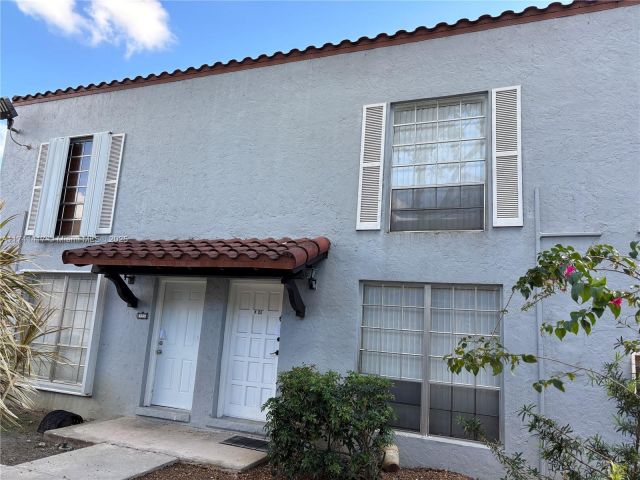 Home for rent at 10806 N Kendall Dr P-26 - photo 7429405