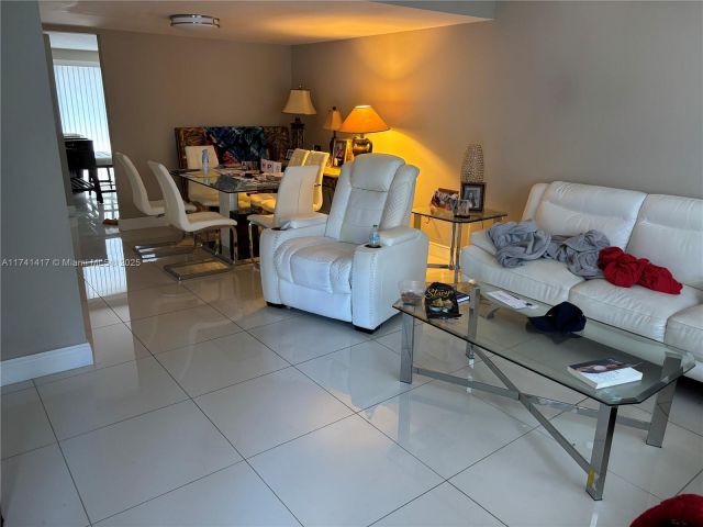 Home for rent at 10806 N Kendall Dr P-26 - photo 7429408