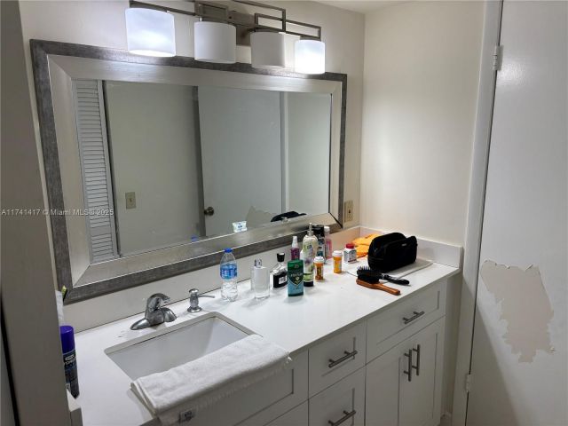 Home for rent at 10806 N Kendall Dr P-26 - photo 7429409