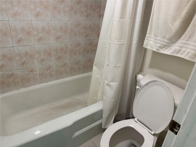 Home for rent at 10806 N Kendall Dr P-26 - photo 7429416