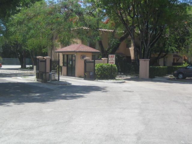 Home for rent at 10806 N Kendall Dr P-26 - photo 7429421