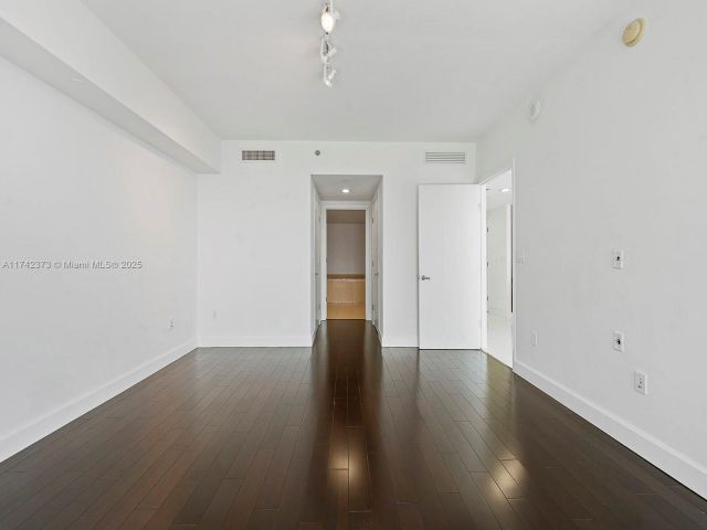 Apartment for sale  Unit #1801 - photo 5614634