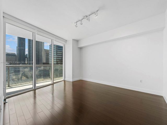 Apartment for sale  Unit #1801 - photo 5614636