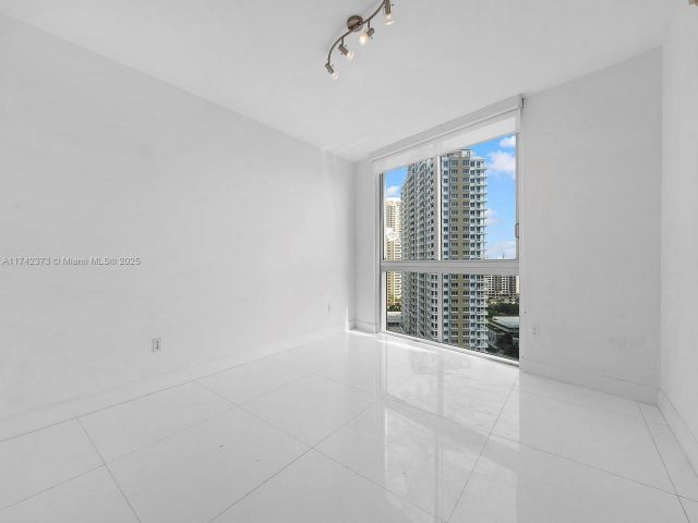 Apartment for sale  Unit #1801 - photo 5614642