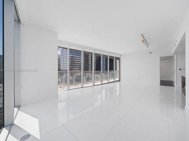 Apartment for sale  Unit #1801 - photo 5614649